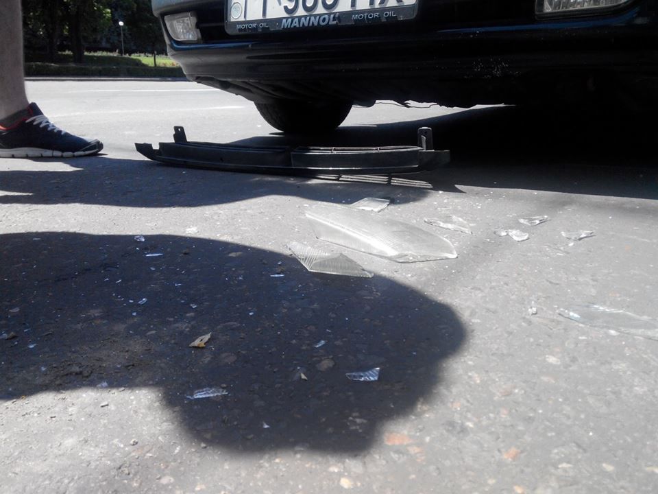 Două mașini s-au tamponat la intersecția străzilor A. Pușkin și Ștefan cel Mare din Chișinău