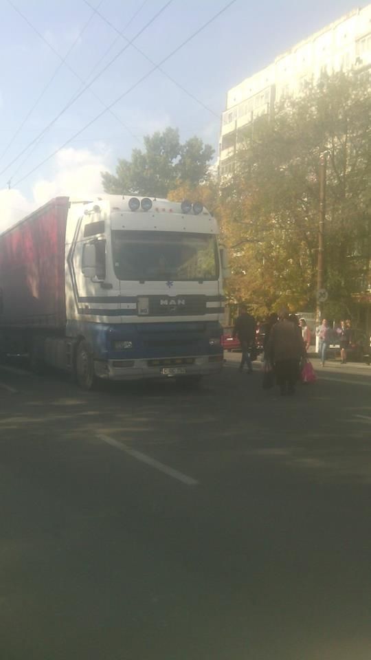 В столице фура сбила женщину на пешеходном переходе