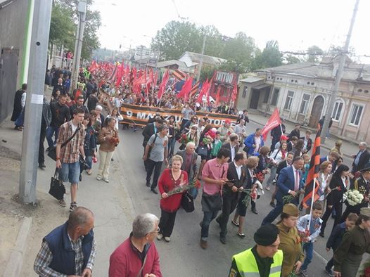 Коммунисты и социалисты организовали марши на мемориал "Вечность"