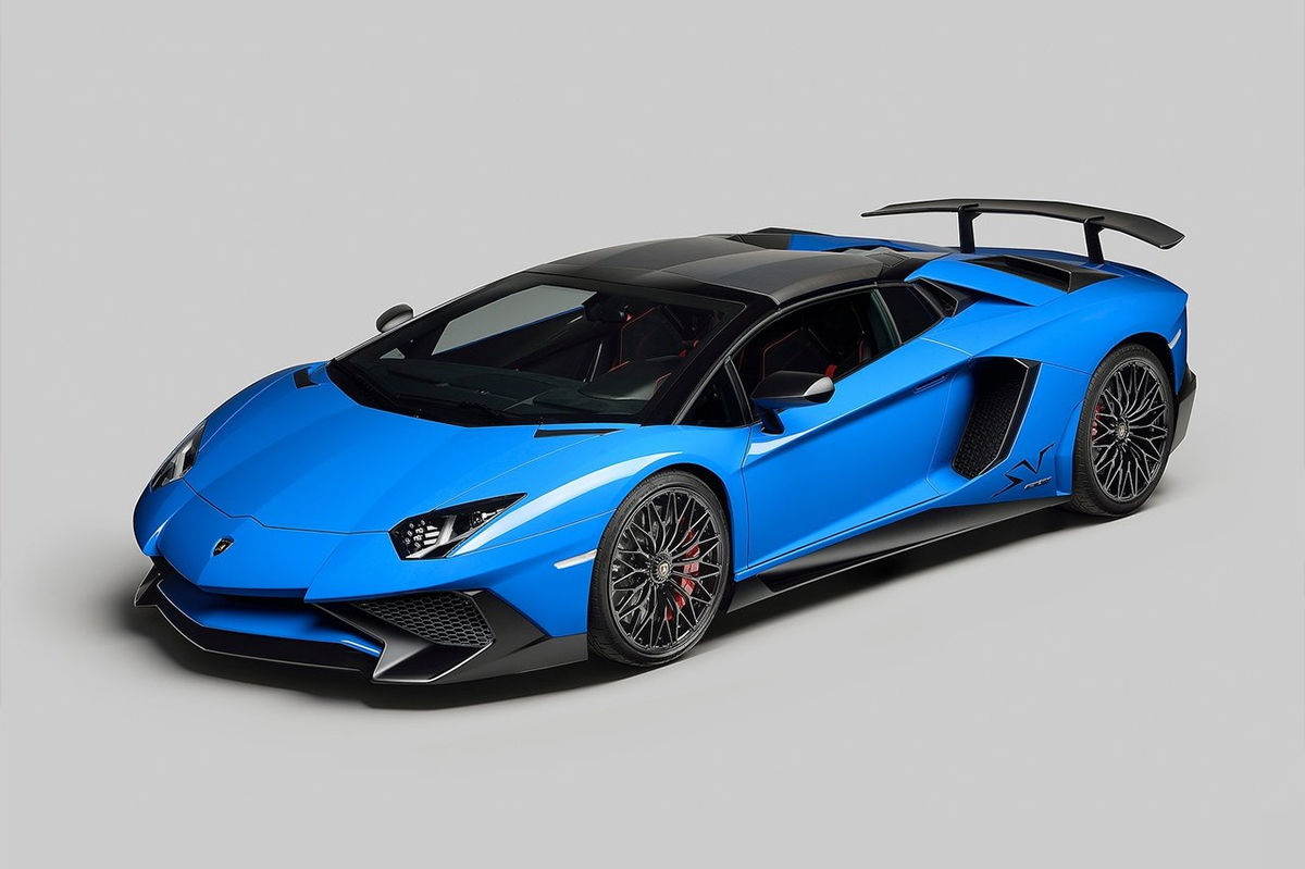 Lamborghini представила сверхмощный родстер Aventador