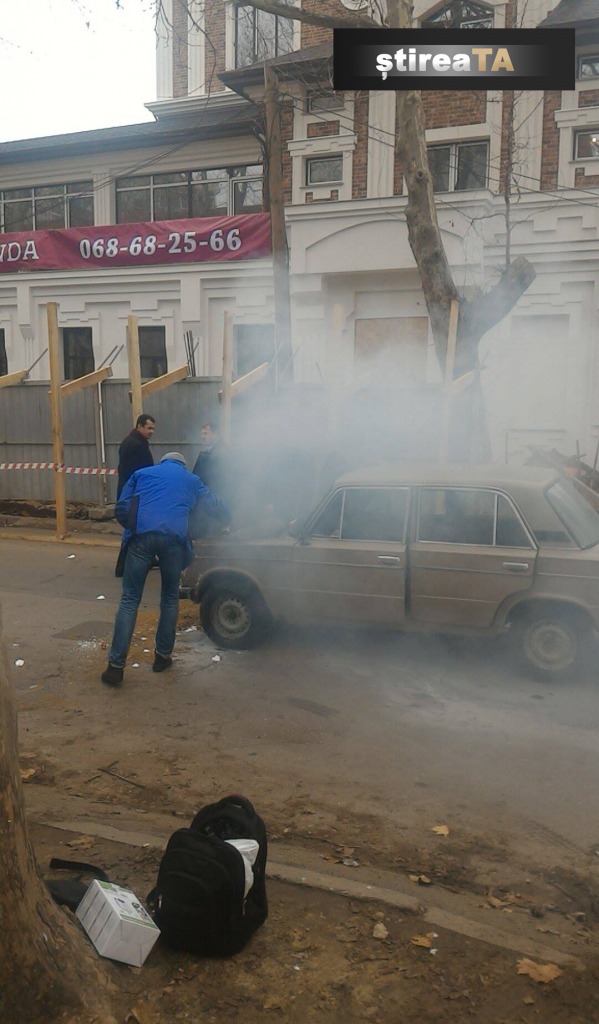 На одной из столичных улиц загорелся автомобиль