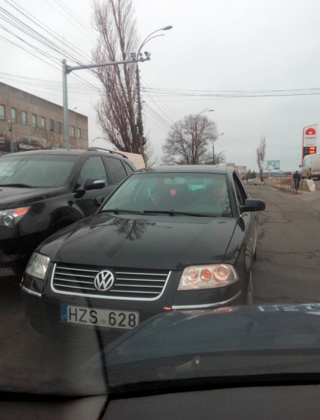 Încalcă regulile de circulaţie dis-de-dimineaţă