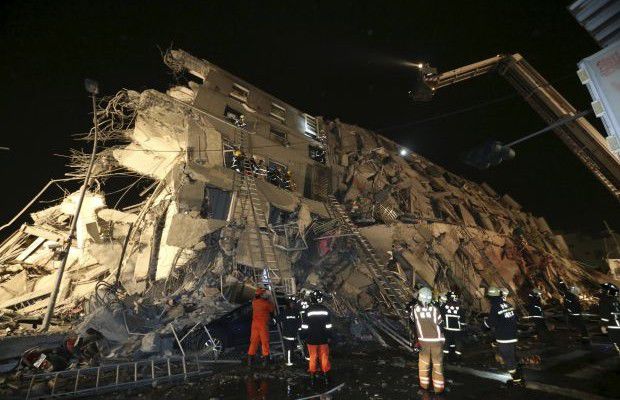 Кадры разрушительного землетрясения на Тайване попали в Сеть
