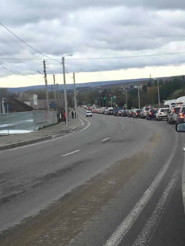 Ambuteiaje enorme pe traseele naționale. Intrarea în Chișinău este blocată de la Orhei