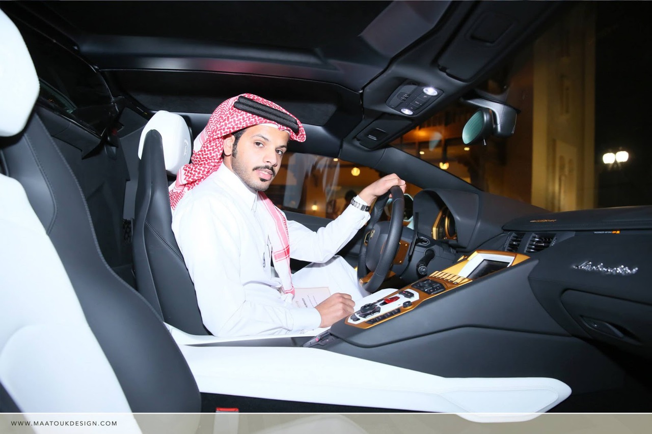 Lamborghini placat cu aur