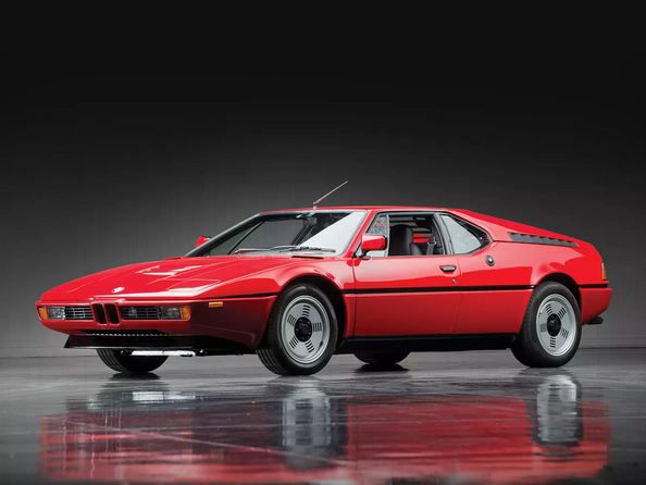 Разбитую в 1980-х машину продали за $125 000
