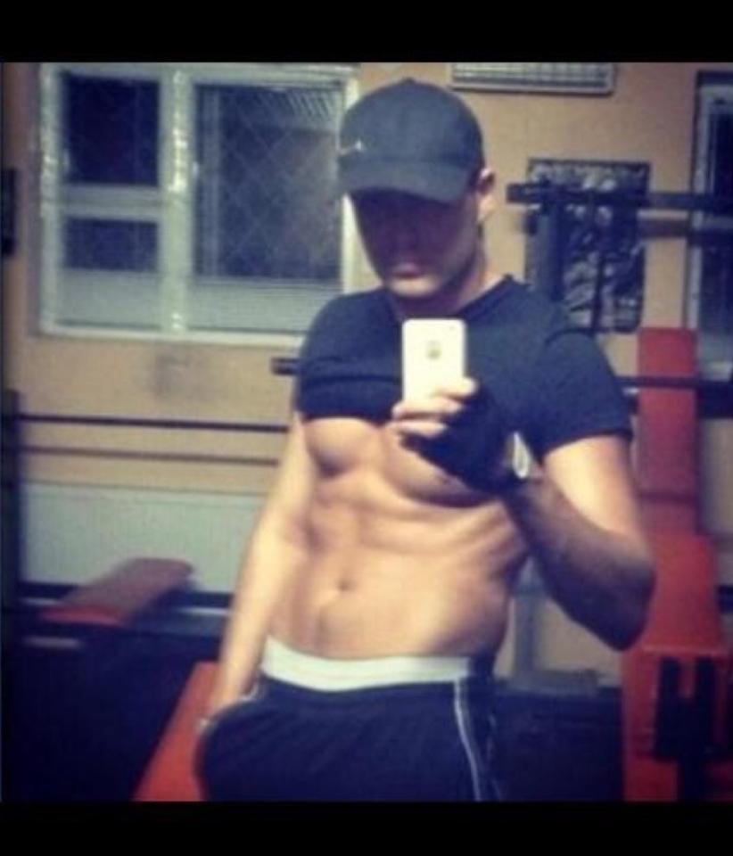 Prea sexy! Ionel Istrati arată tot fanelor!
