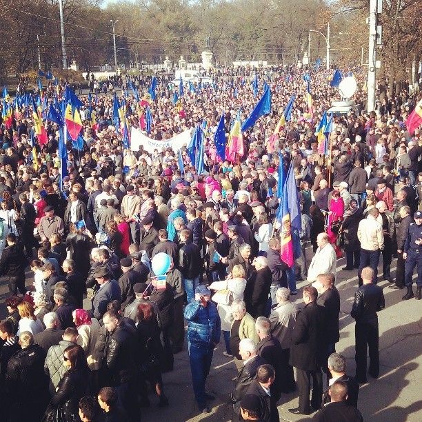 Тысячи молдаван собрались на проевропейском митинге в Кишинёве
