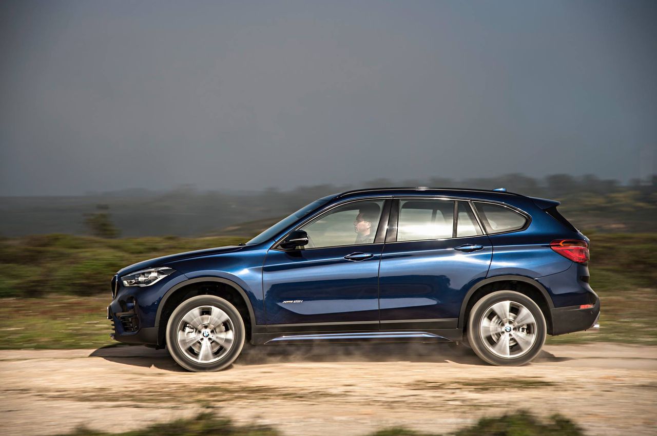 BMW представила свой первый переднеприводный кроссовер X1