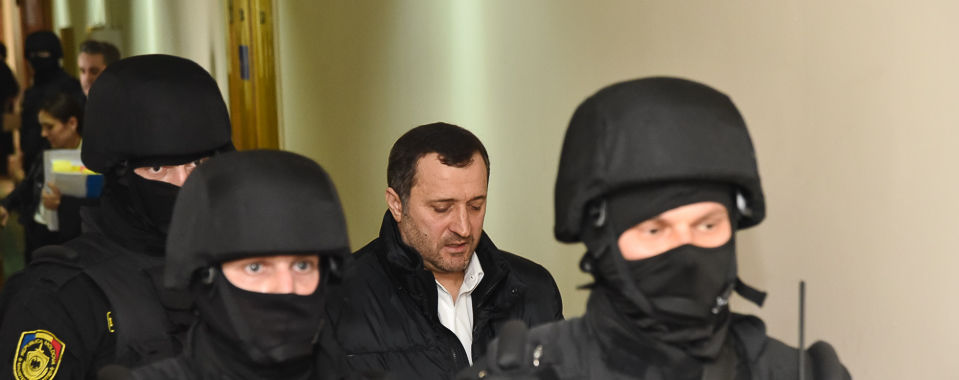 Филат присутствует в суде на рассмотрении его дела: он похудел и небрит
