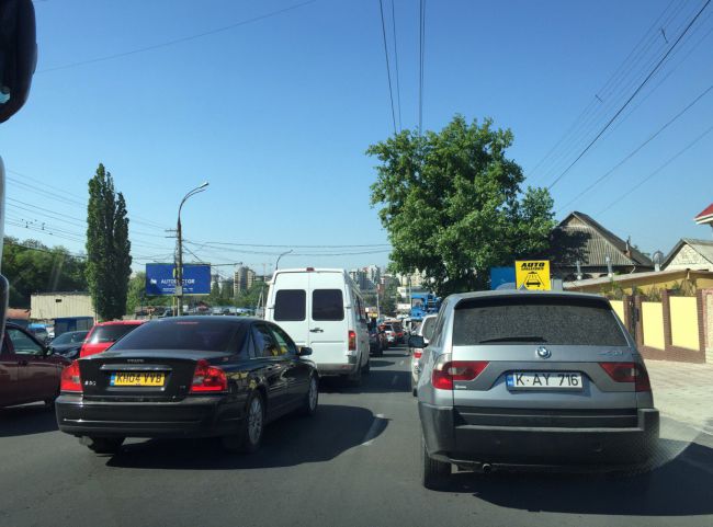 На въезде в Кишинев из-за ДТП образовалась пробка