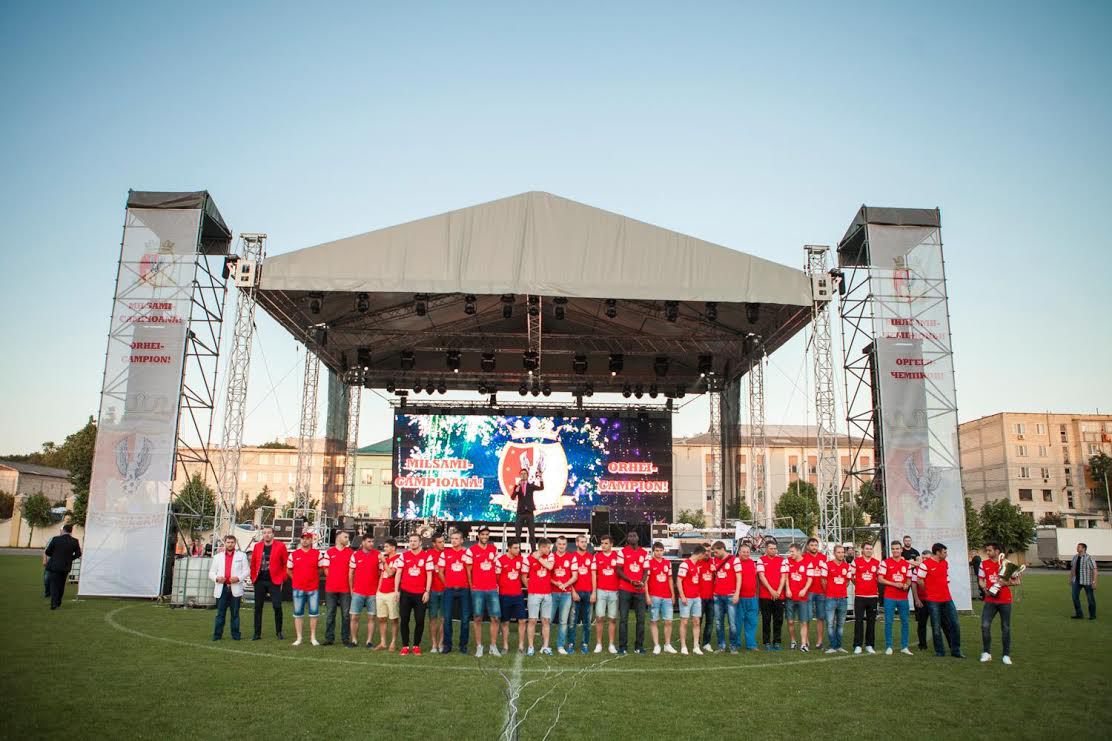 Peste 10 mii de orheieni alături de campionii Moldovei