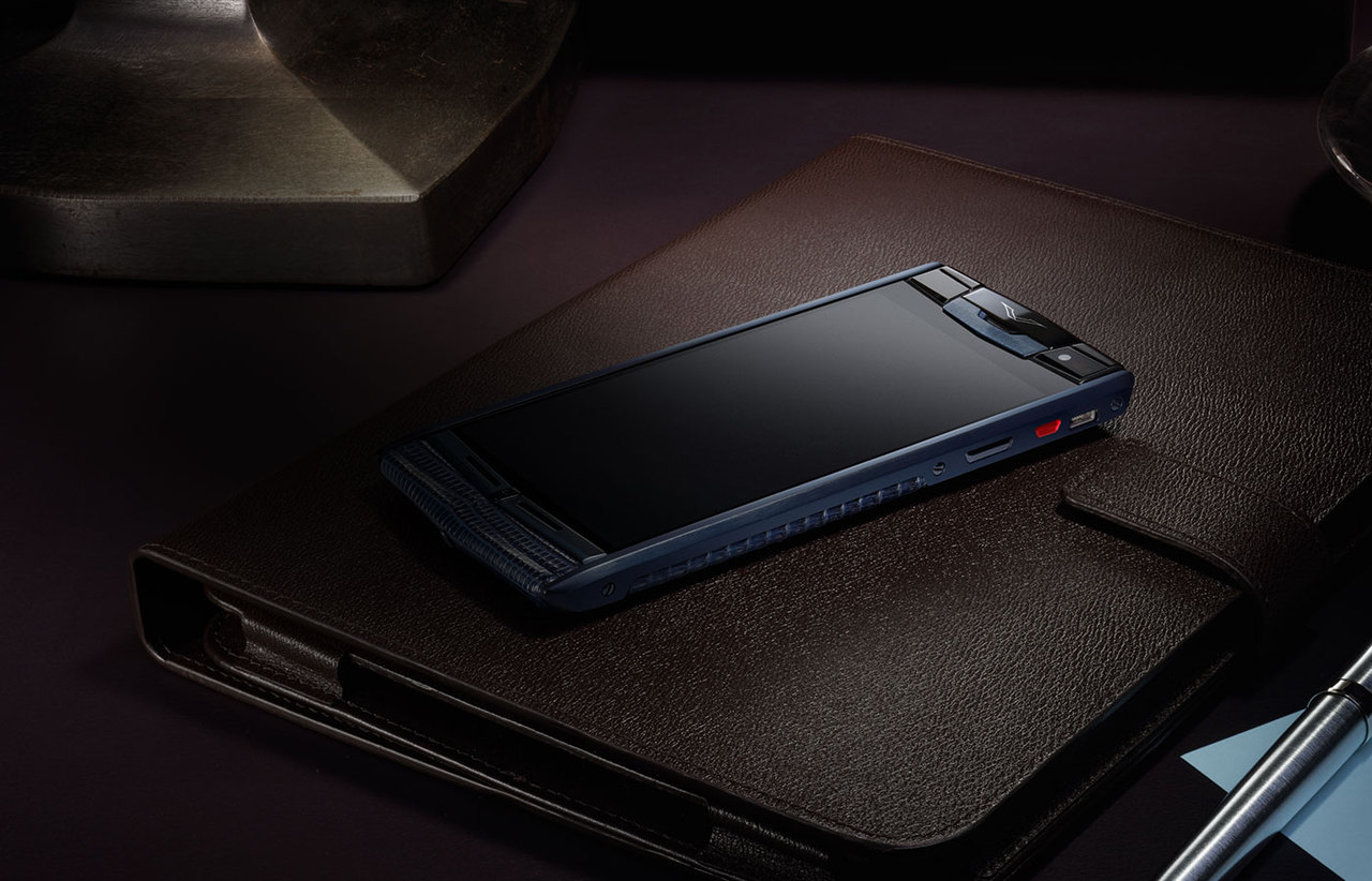 Vertu выпустила титановый смартфон за восемь тысяч евро