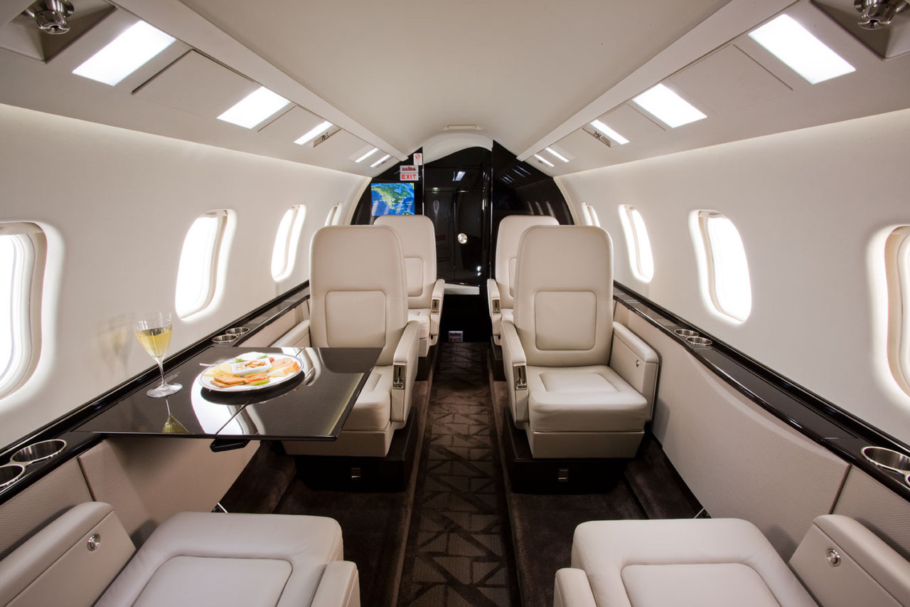 Voronin, încă un zbor cu avion luxos. De această dată la o zi de naştere