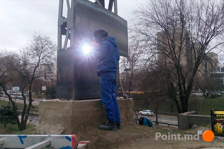 Панно у цирка, полюбившееся парню-самоубийце, модернизировали
