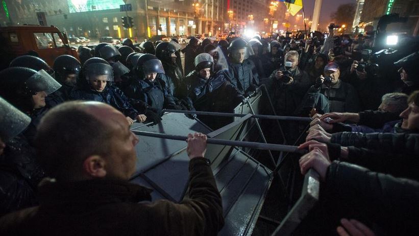На Киевском Майдане произошли столкновения между полицией и сторонниками евроинтеграции