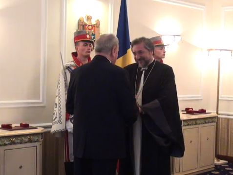Nicolae Timofti și-a decorat astăzi nașul de cununie