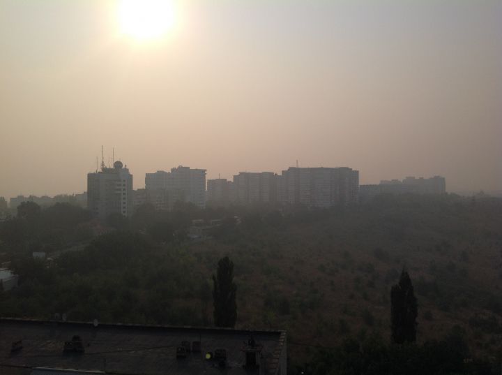 O ceaţă lăptoasă a acoperit Chişinăul