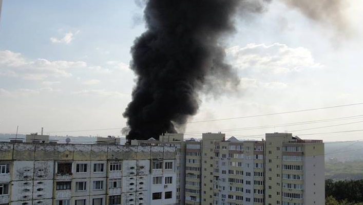 Incendiu la Ciocana: S-a aprins un microbuz