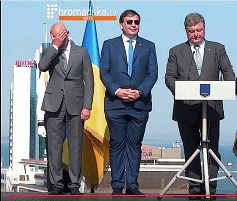 Нелепый наряд Саакашвили стал хитом в Интернете