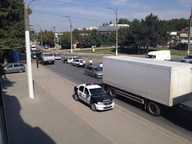 Accident cu implicarea unei maşini a poliţiei în capitală