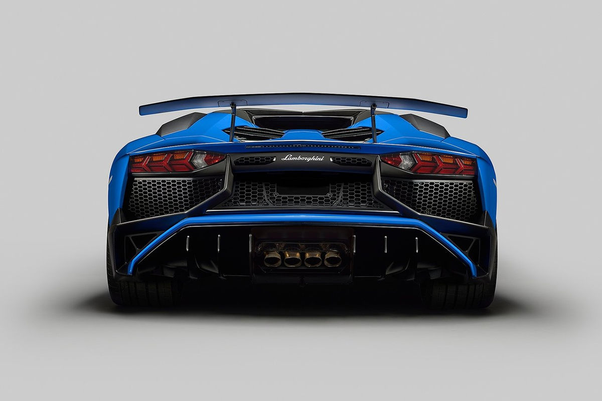 Lamborghini представила сверхмощный родстер Aventador