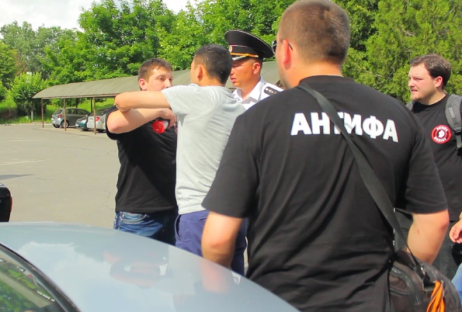 Полиция разогнала антивоенную акцию у посольства Украины