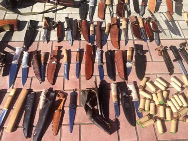 В украинском Луганске задержали 15 вооруженных диверсантов с 300 автоматами и гранатометом