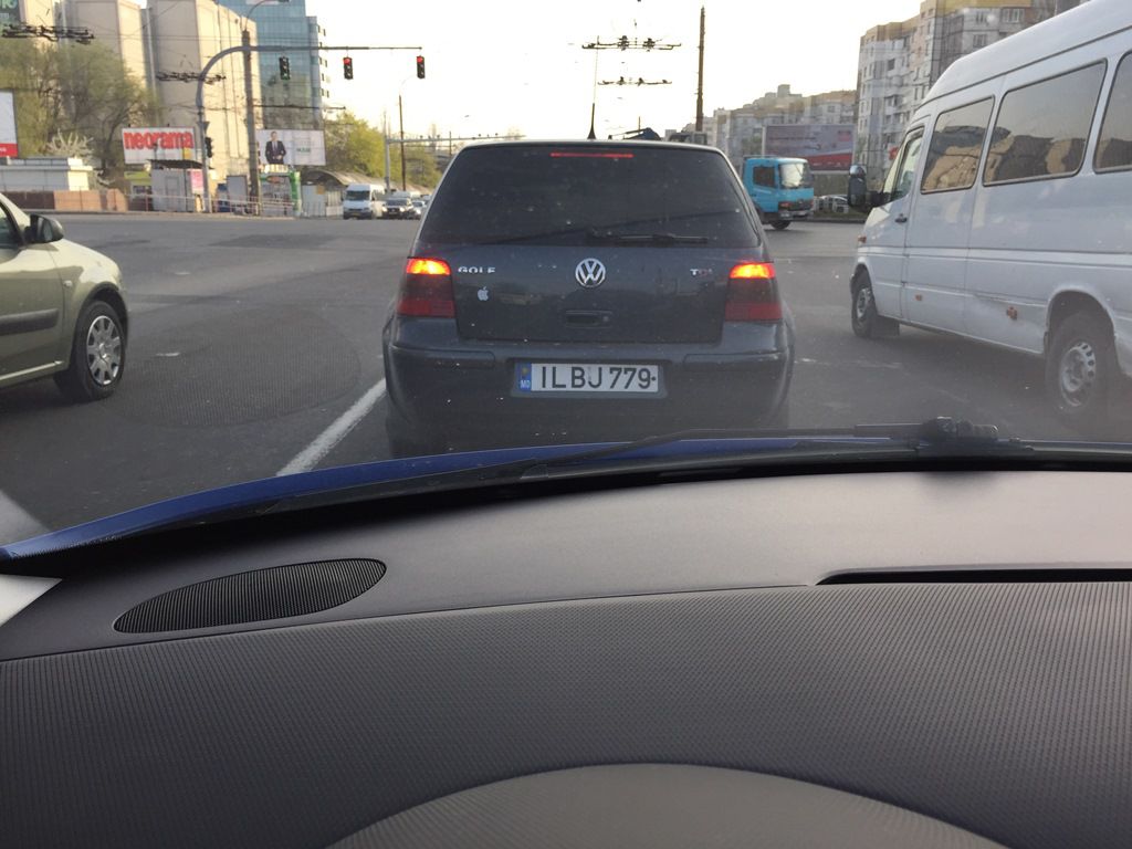 Sofer din Ialoveni îşi arată "curajul" sub camerele de supraveghere