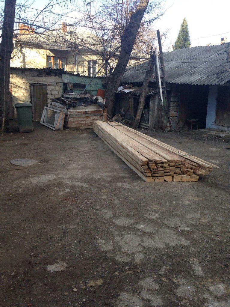 Orhei: Un bloc de locuit devastat de vânt a intrat în reparație