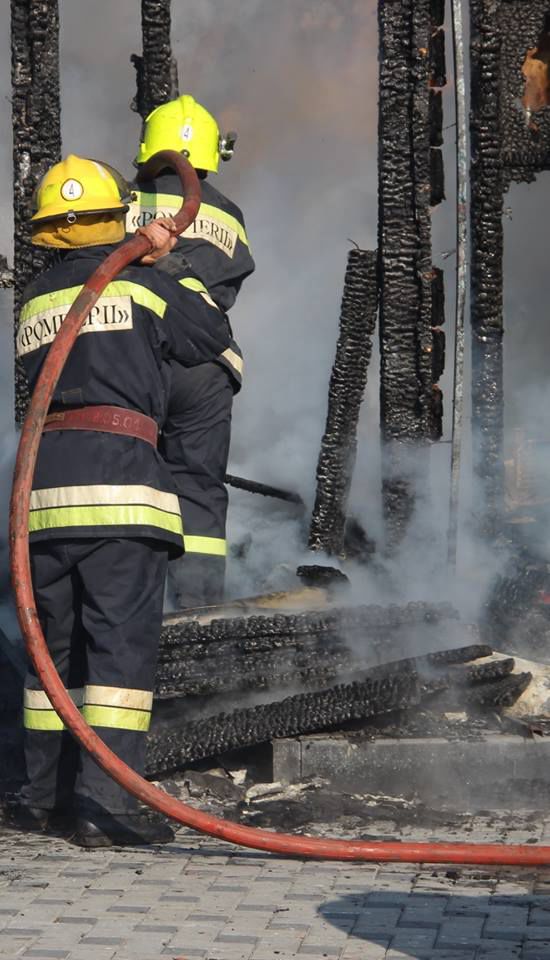 Incendiu la Tohatin. Restaurantul unei baze de odihne a fost cuprins de flăcări