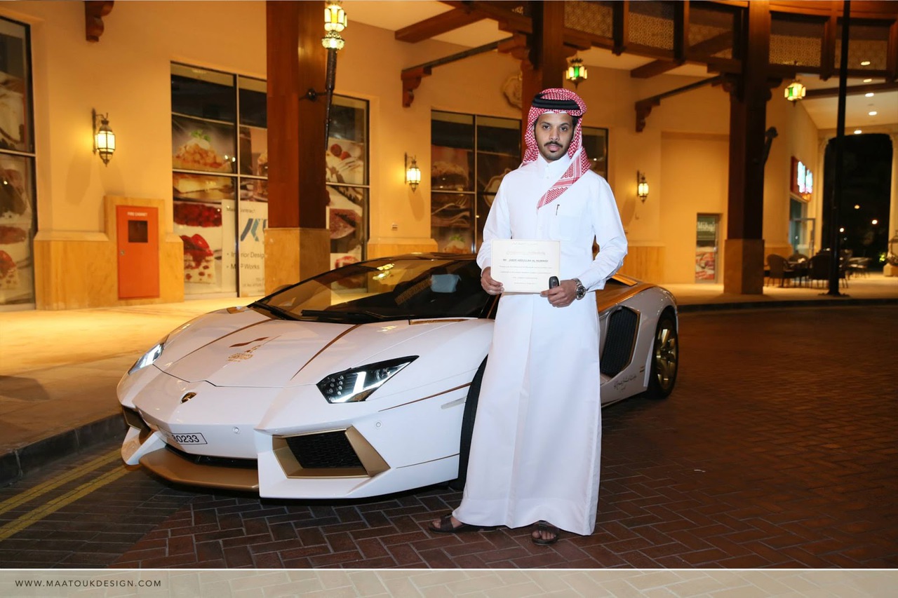 Lamborghini placat cu aur