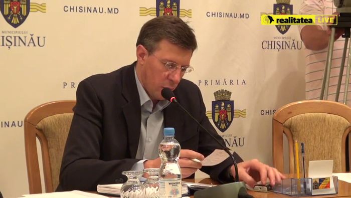 Chirtoacă se îmbracă tot mai stilat
