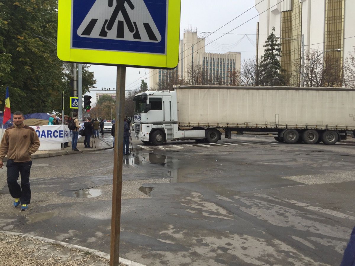 Движение по бульвару Штефана чел Маре восстановлено