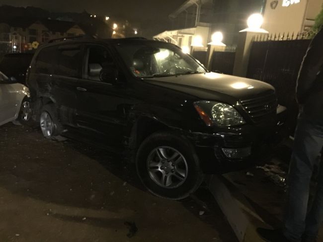 A intrat cu Lexus-ul in 5 masini parcate pe o strada din Durlesti