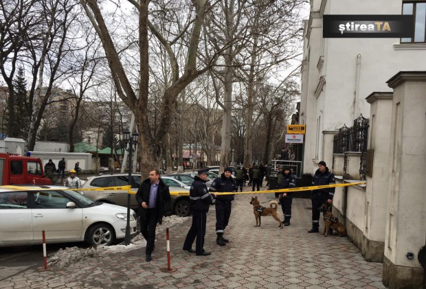 Alertă cu bombă la două bănci din capitală