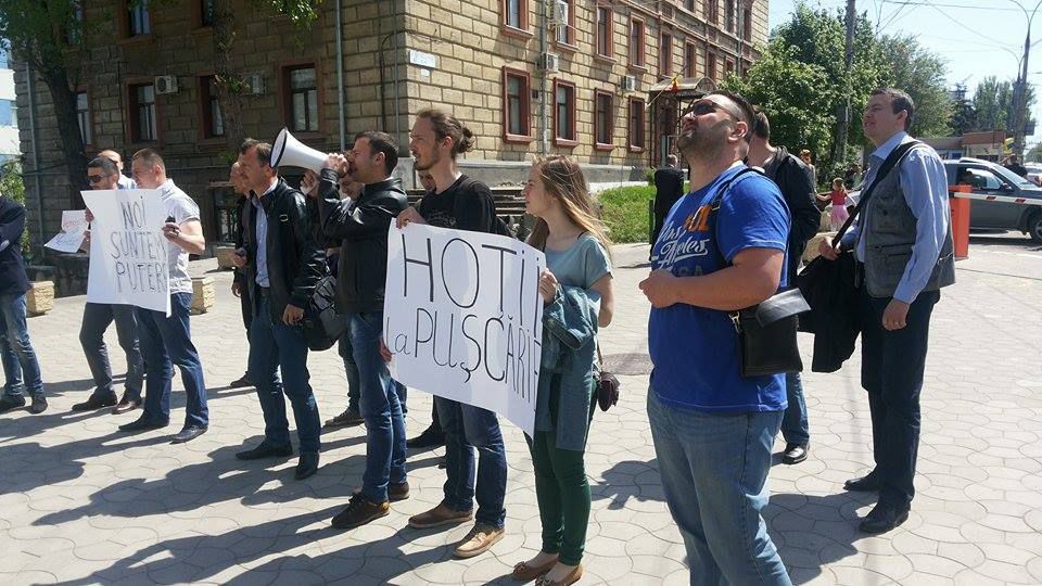 У здания НЦБК состоялся митинг в поддержку ареста Шора