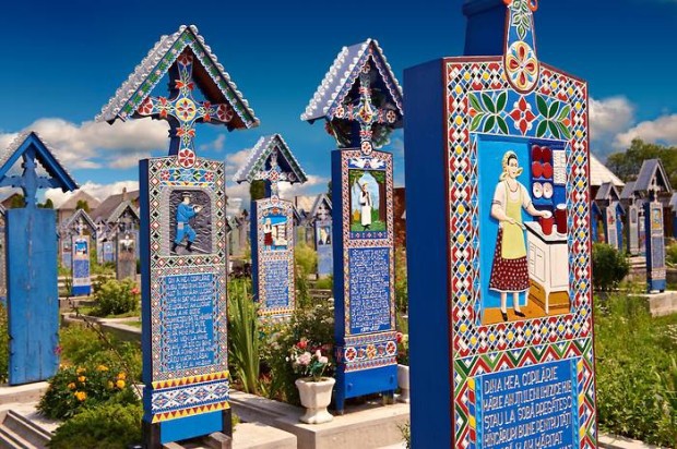 Este cel mai vesel cimitir din lume și se află în apropiere de Moldova