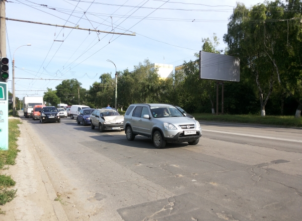 Doua masini s-au ciocnit in centrul capitalei