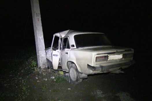 Водитель врезался на своем авто в высотную линию электропередач