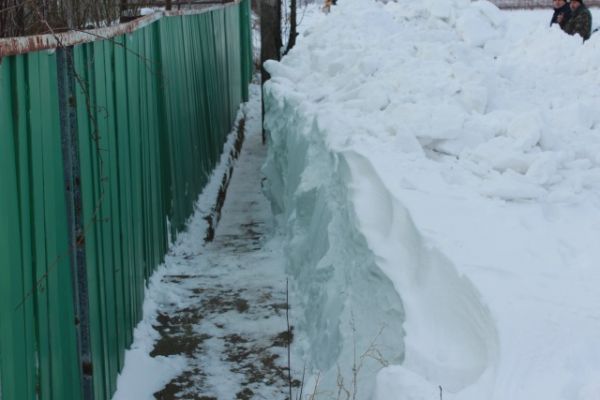 На юге Молдовы намело сугробы высотой в человеческий рост