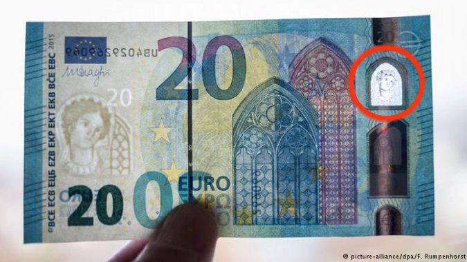В еврозоне ввели новую банкноту номиналом в 20 евро