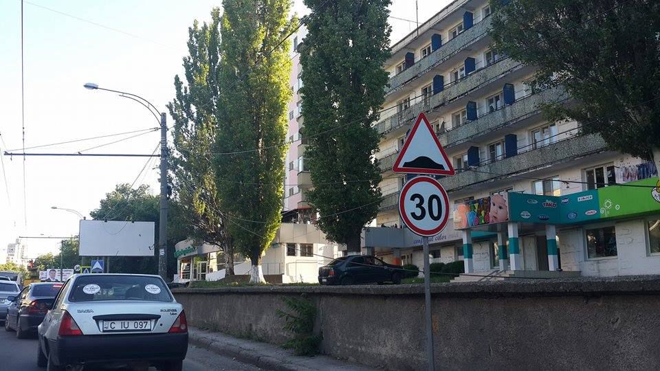 Trafic rutier, paralizat la Botanica după ce a fost avariată o linie electrică