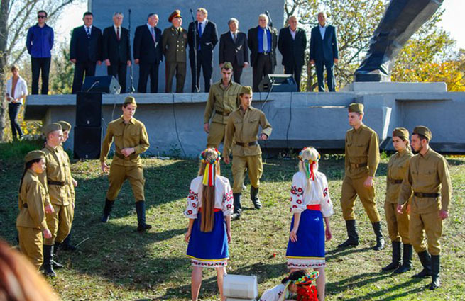 В Запорожье «поздравили» ветеранов сценками насилия