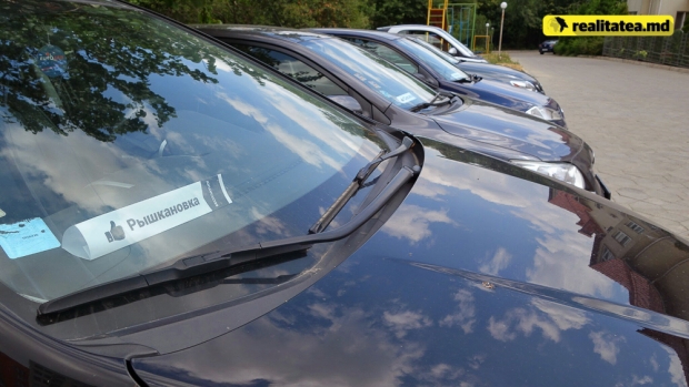 Zeci de tineri s-au mobilizat pentru a transporta persoane în lipsa microbuzelor