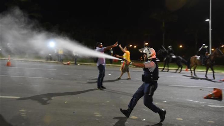 Полиция применила водометы против демонстрантов в Сан-Паулу