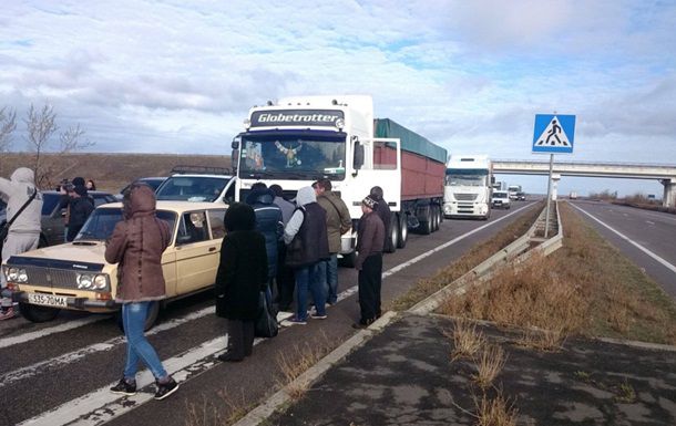 Жители Одесской области перекрыли трассу на Киев