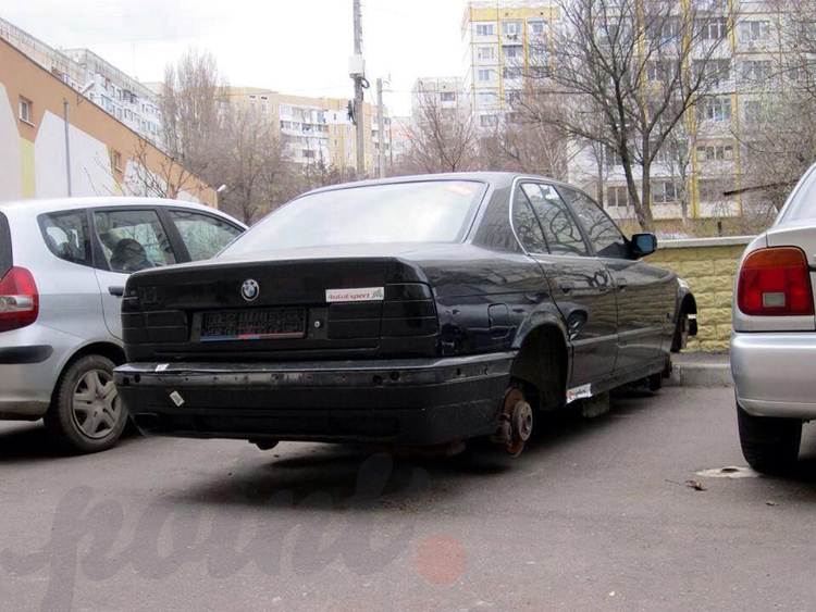 В Кишинёве с автомобилей снимают все колеса