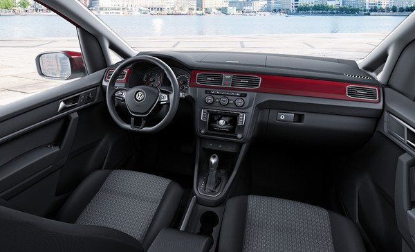 Новое поколение «каблучков» Volkswagen: классный интерьер и мотор 1.0