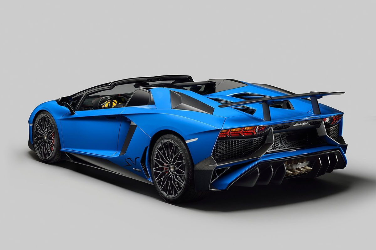 Lamborghini представила сверхмощный родстер Aventador